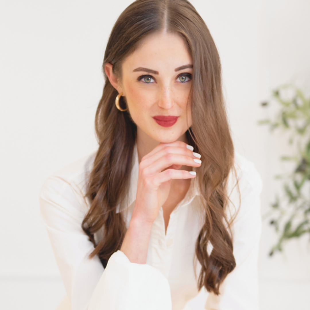 <a href="https://www.synthesisofwellness.com/" target="_blank">Chloe Porter</a>